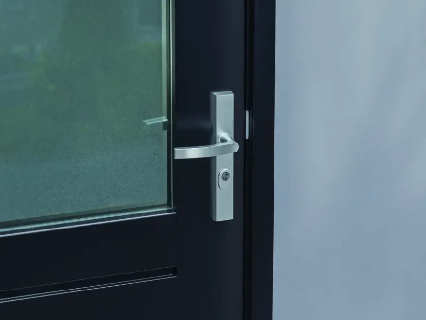 AXA veiligheidsbeslag Edge achterdeur aluminium smal schild met SKG 3-sterren 72 mm
