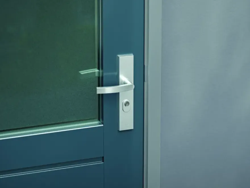 AXA veiligheidsbeslag Edge achterdeur aluminium langschild met SKG 3-sterren 92 mm