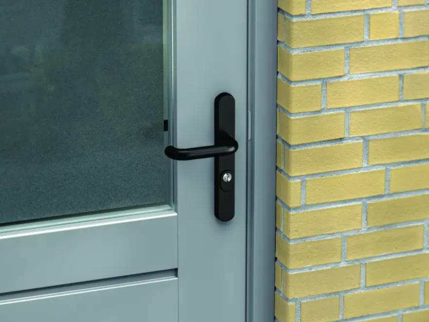 AXA veiligheidsbeslag Oval achterdeur zwart smal schild met SKG 3-sterren 55 mm