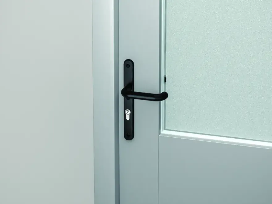 AXA veiligheidsbeslag Oval achterdeur zwart smal schild met SKG 3-sterren 92 mm
