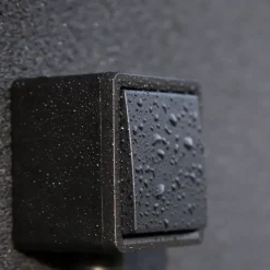 Niko Hydro Spatwaterdicht Stopcontact Dubbel Verticaal Zwart